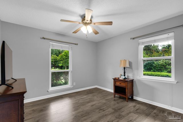 4911 Woodcliff Dr, Pensacola, FL 32504