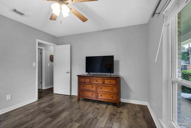 4911 Woodcliff Dr, Pensacola, FL 32504