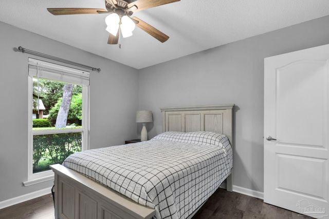 4911 Woodcliff Dr, Pensacola, FL 32504