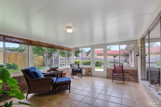 4911 Woodcliff Dr, Pensacola, FL 32504