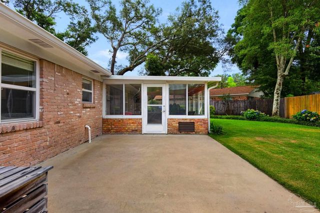 4911 Woodcliff Dr, Pensacola, FL 32504