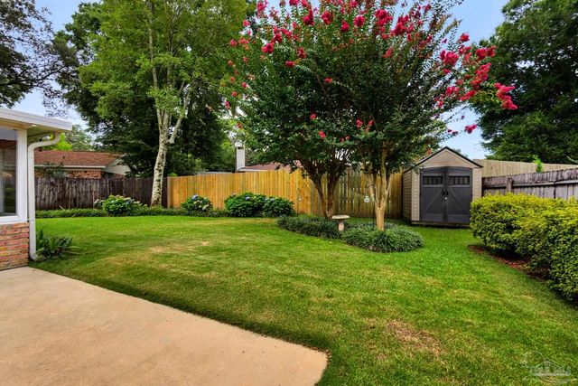 4911 Woodcliff Dr, Pensacola, FL 32504