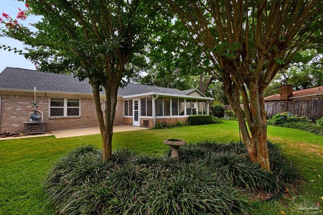 4911 Woodcliff Dr, Pensacola, FL 32504