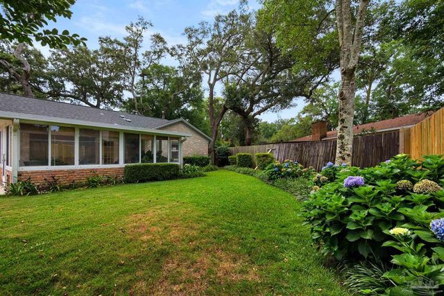 4911 Woodcliff Dr, Pensacola, FL 32504