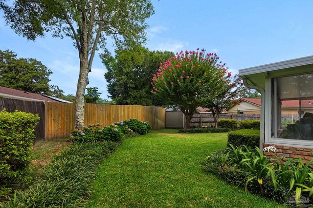 4911 Woodcliff Dr, Pensacola, FL 32504