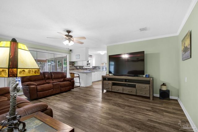 4911 Woodcliff Dr, Pensacola, FL 32504