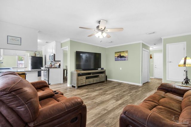 4911 Woodcliff Dr, Pensacola, FL 32504