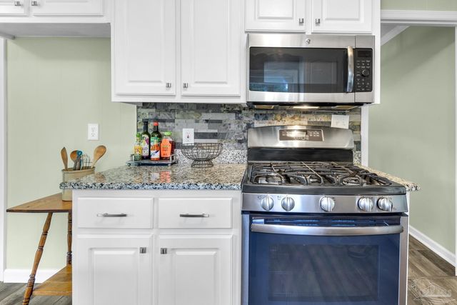 4911 Woodcliff Dr, Pensacola, FL 32504