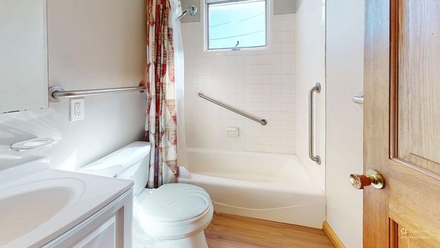 12 Lyman St 1, Waltham, MA 02452