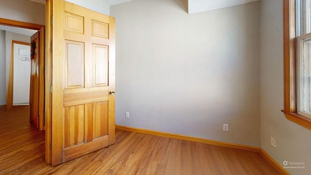 12 Lyman St 1, Waltham, MA 02452