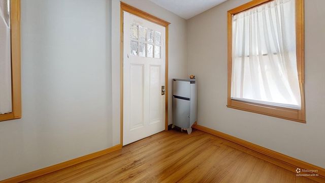 12 Lyman St 1, Waltham, MA 02452