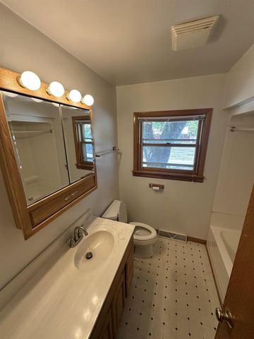 2913 Harriman Lane, Madison, WI 53713