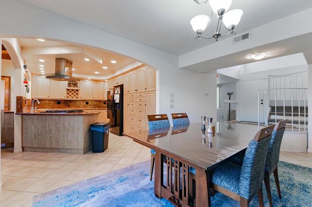 8128 Hillandale, San Diego, CA 92120