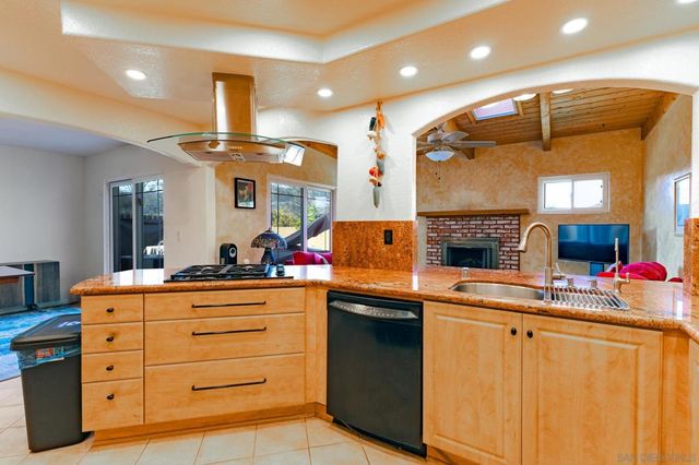 8128 Hillandale, San Diego, CA 92120