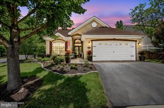 10 IRWIN DR, Upper Chichester, PA 19061