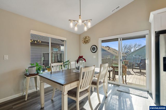 2127 SE Academy St, Dallas, OR 97338