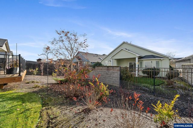 2127 SE Academy St, Dallas, OR 97338