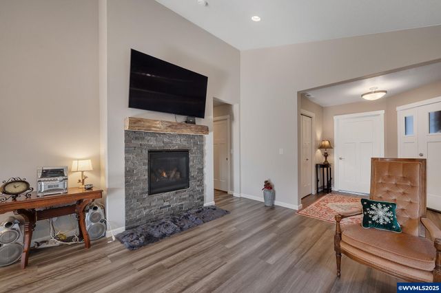 2127 SE Academy St, Dallas, OR 97338