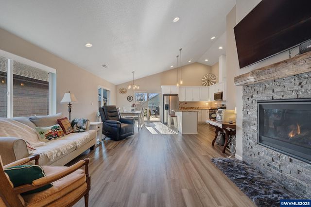 2127 SE Academy St, Dallas, OR 97338