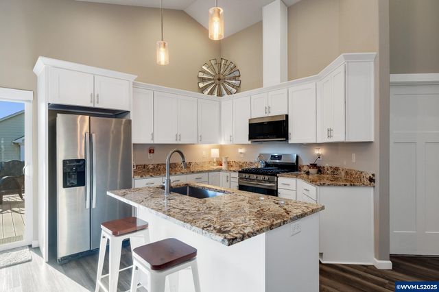 2127 SE Academy St, Dallas, OR 97338