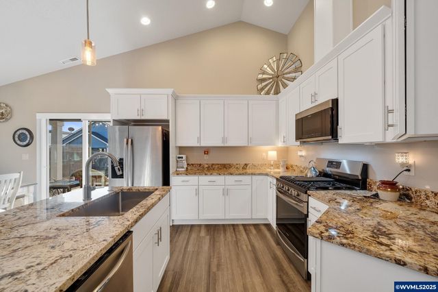 2127 SE Academy St, Dallas, OR 97338