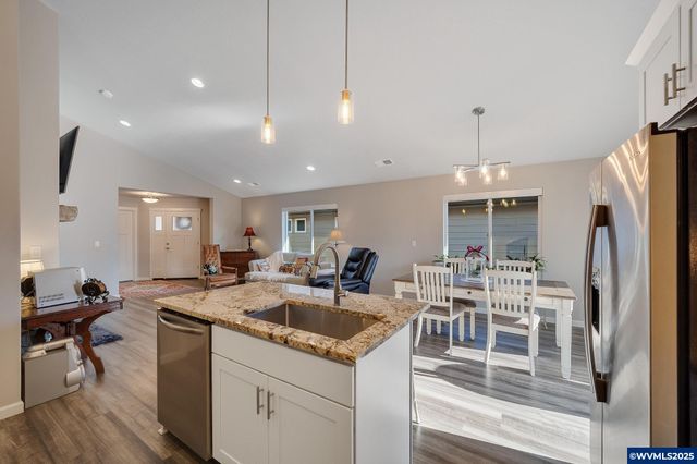 2127 SE Academy St, Dallas, OR 97338