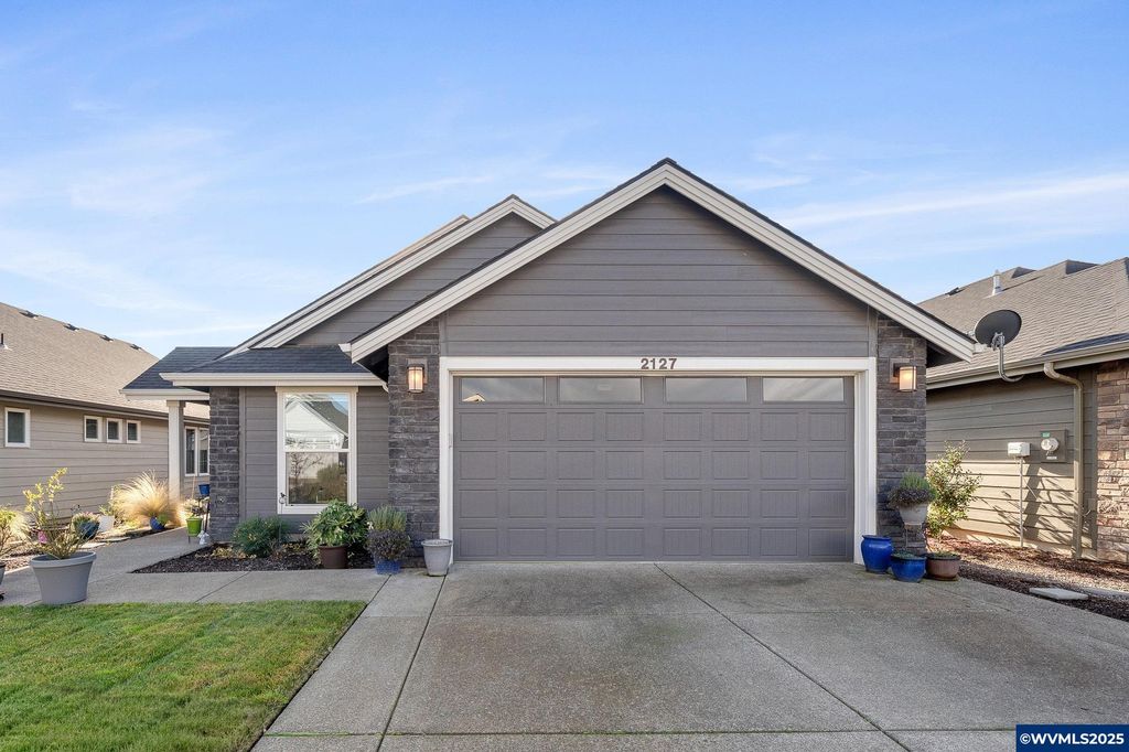 2127 SE Academy St, Dallas, OR 97338