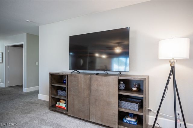 915 Vegas Valley Drive 4, Las Vegas, NV 89109