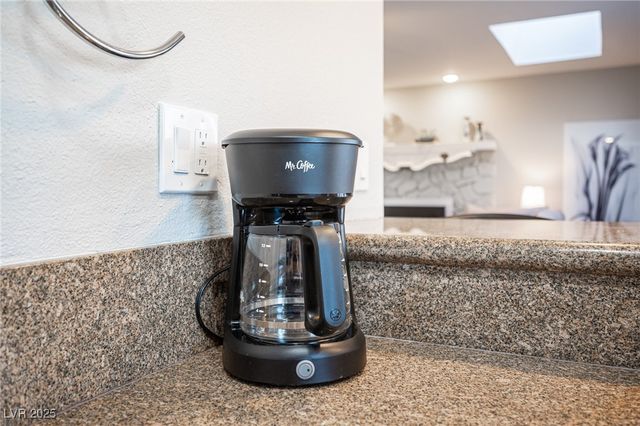 915 Vegas Valley Drive 4, Las Vegas, NV 89109