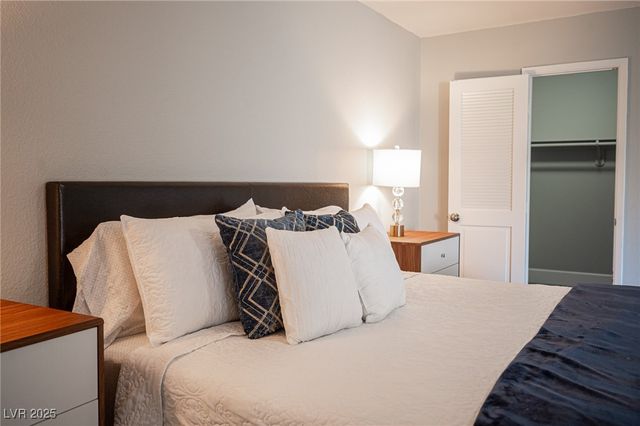 915 Vegas Valley Drive 4, Las Vegas, NV 89109