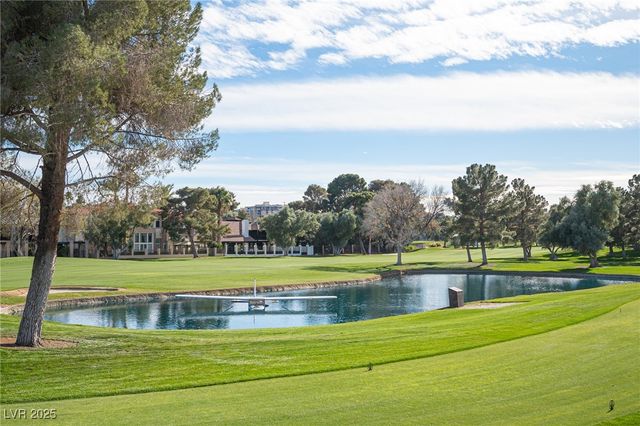 915 Vegas Valley Drive 4, Las Vegas, NV 89109