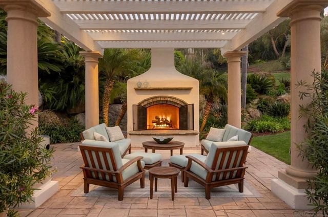 6369 Clubhouse Drive, Rancho Santa Fe, CA 92067