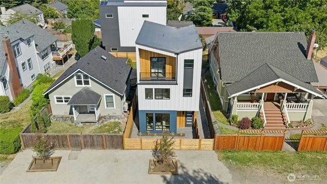 9240 Dayton Avenue N, Seattle, WA 98103