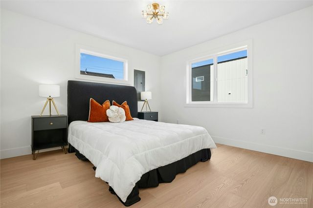 9240 Dayton Avenue N, Seattle, WA 98103