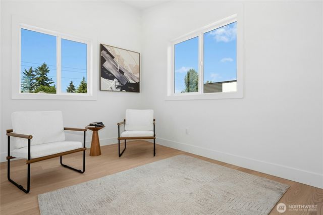 9240 Dayton Avenue N, Seattle, WA 98103