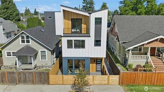 9240 Dayton Avenue N, Seattle, WA 98103