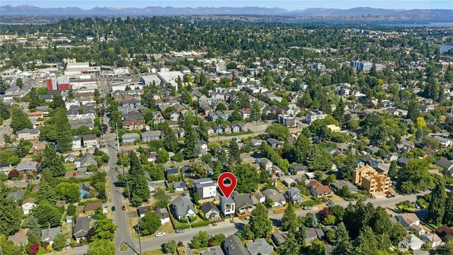 9240 Dayton Avenue N, Seattle, WA 98103