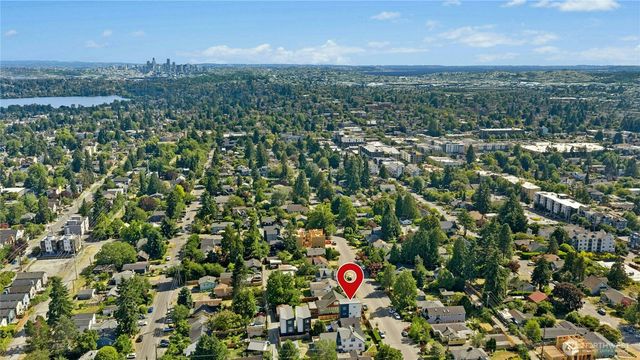 9240 Dayton Avenue N, Seattle, WA 98103