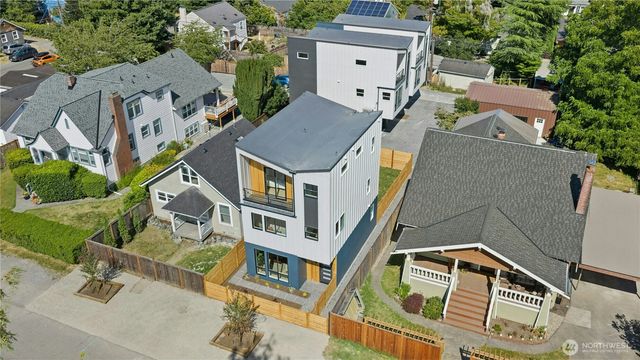 9240 Dayton Avenue N, Seattle, WA 98103