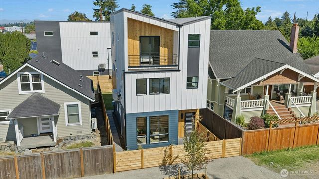 9240 Dayton Avenue N, Seattle, WA 98103