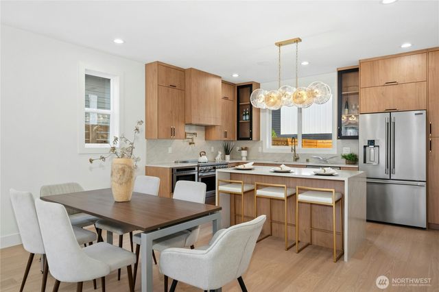 9240 Dayton Avenue N, Seattle, WA 98103