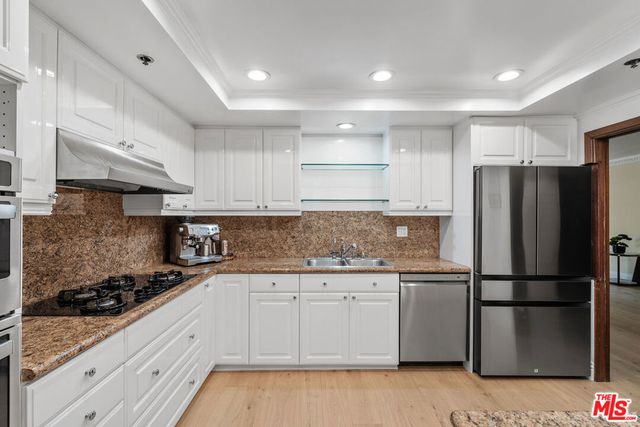 9249 Burton Way 302, Beverly Hills, CA 90210