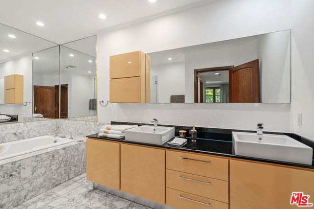 9249 Burton Way 302, Beverly Hills, CA 90210