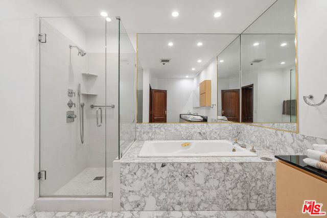 9249 Burton Way 302, Beverly Hills, CA 90210