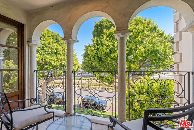 9249 Burton Way 302, Beverly Hills, CA 90210
