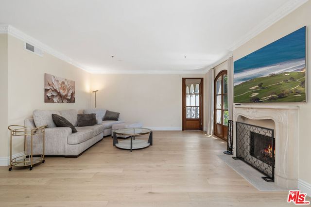 9249 Burton Way 302, Beverly Hills, CA 90210