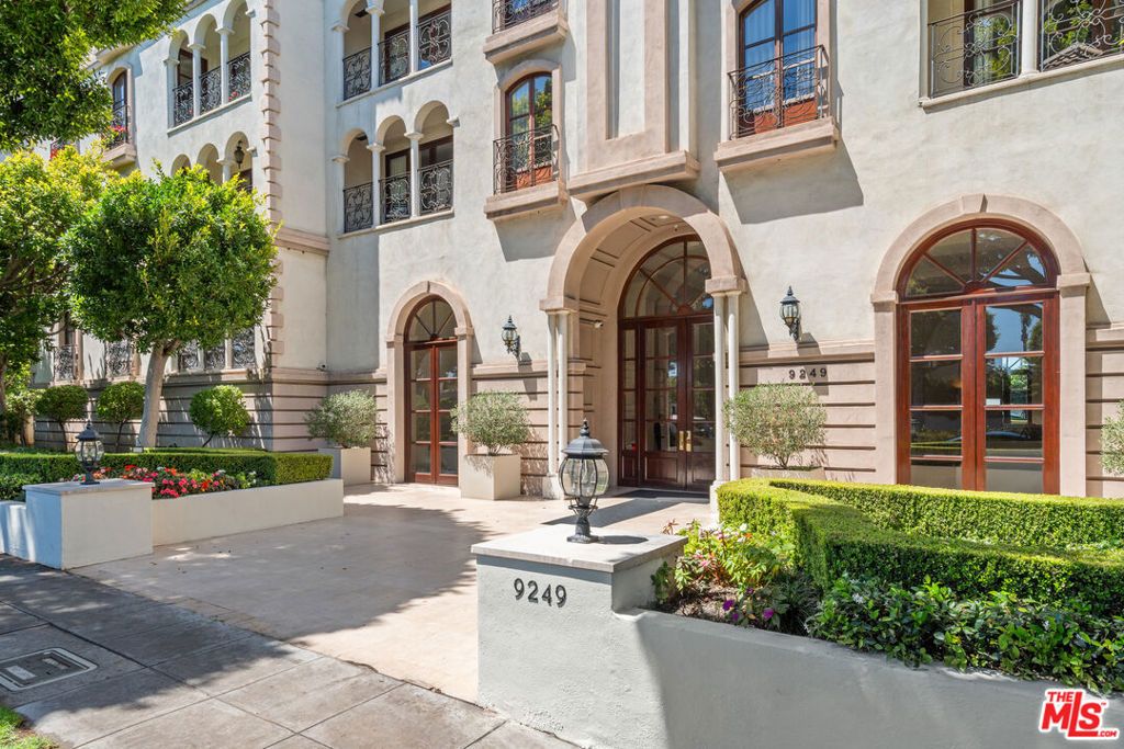 9249 Burton Way 302, Beverly Hills, CA 90210