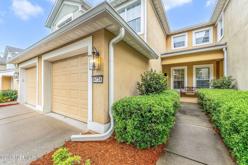 6724 WHITE BLOSSOM Circle 35B, Jacksonville, FL 32258