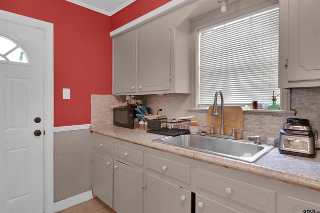 1324 W Third, Tyler, TX 75701