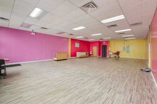 4916 N Pulaski Road, Chicago, IL 60630